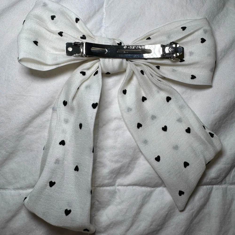 Women’s hair accessories white with black hearts bow